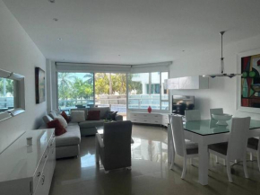 Apt with water mirror and direct access to the sea